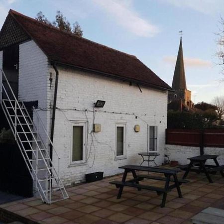 Swan Inn, Heathrow Airport 斯坦维尔 外观 照片