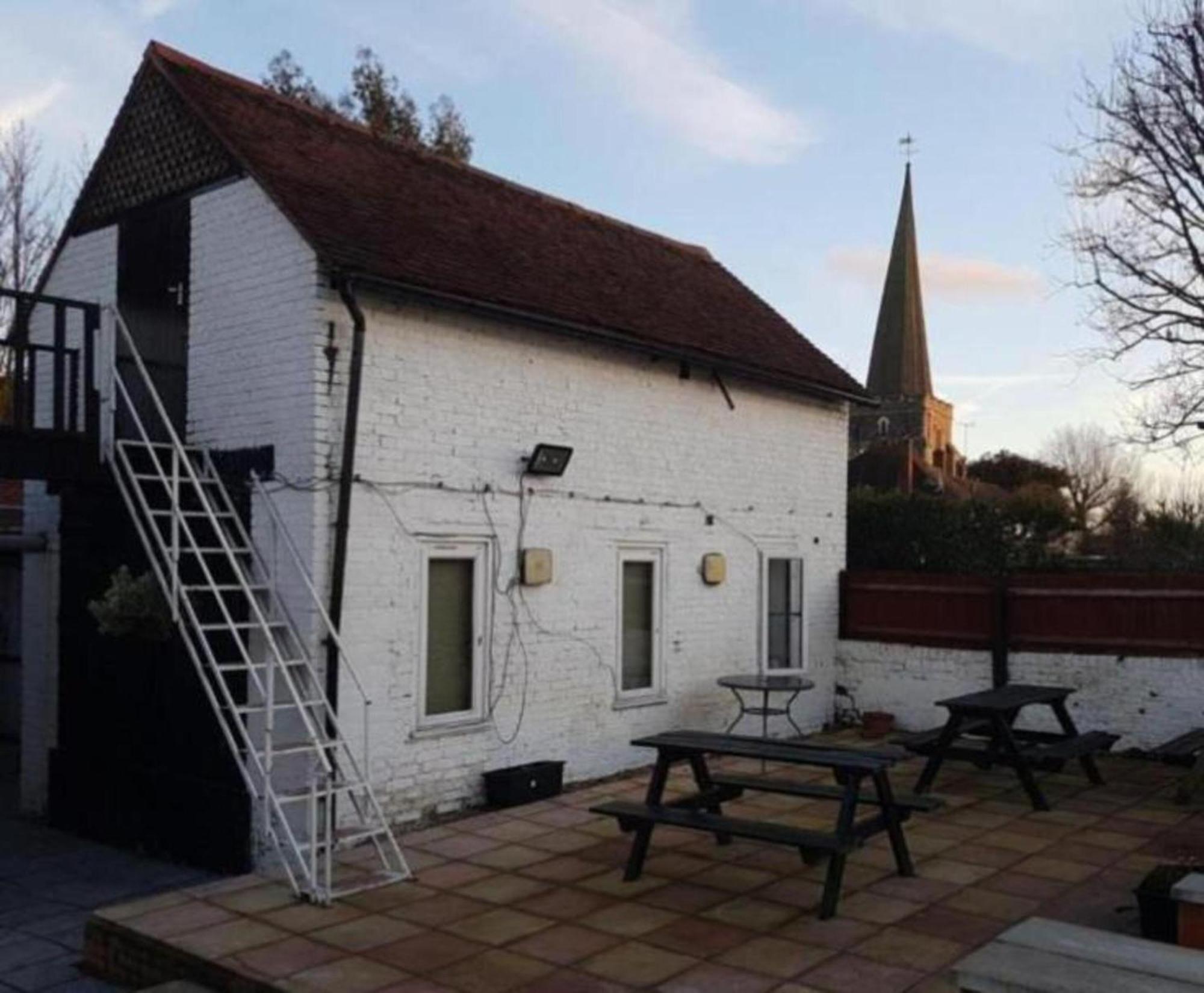 Swan Inn, Heathrow Airport 斯坦维尔 外观 照片